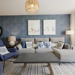  Apartment Luxurious 2 Bedroom Close To The In
